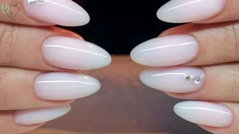 101+ mẫu móng tay màu trắng sữa thanh lịch và sang trọng