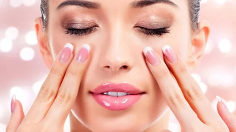 Massage quanh mắt – Cách làm mắt to hơn tại nhà cực kỳ tự nhiên