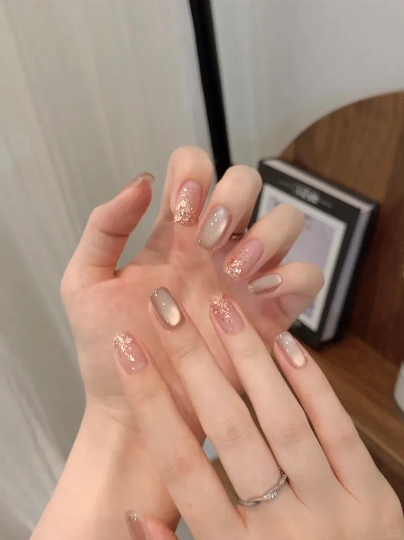 Tỏa sáng mọi lúc mọi nơi nhờ nail tôn da hợp xu hướng hiện nay
