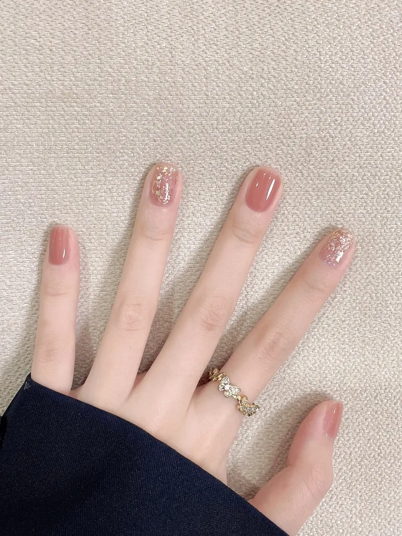 Màu sắc thăng hạng cùng màu móng tôn da tay sang trọng