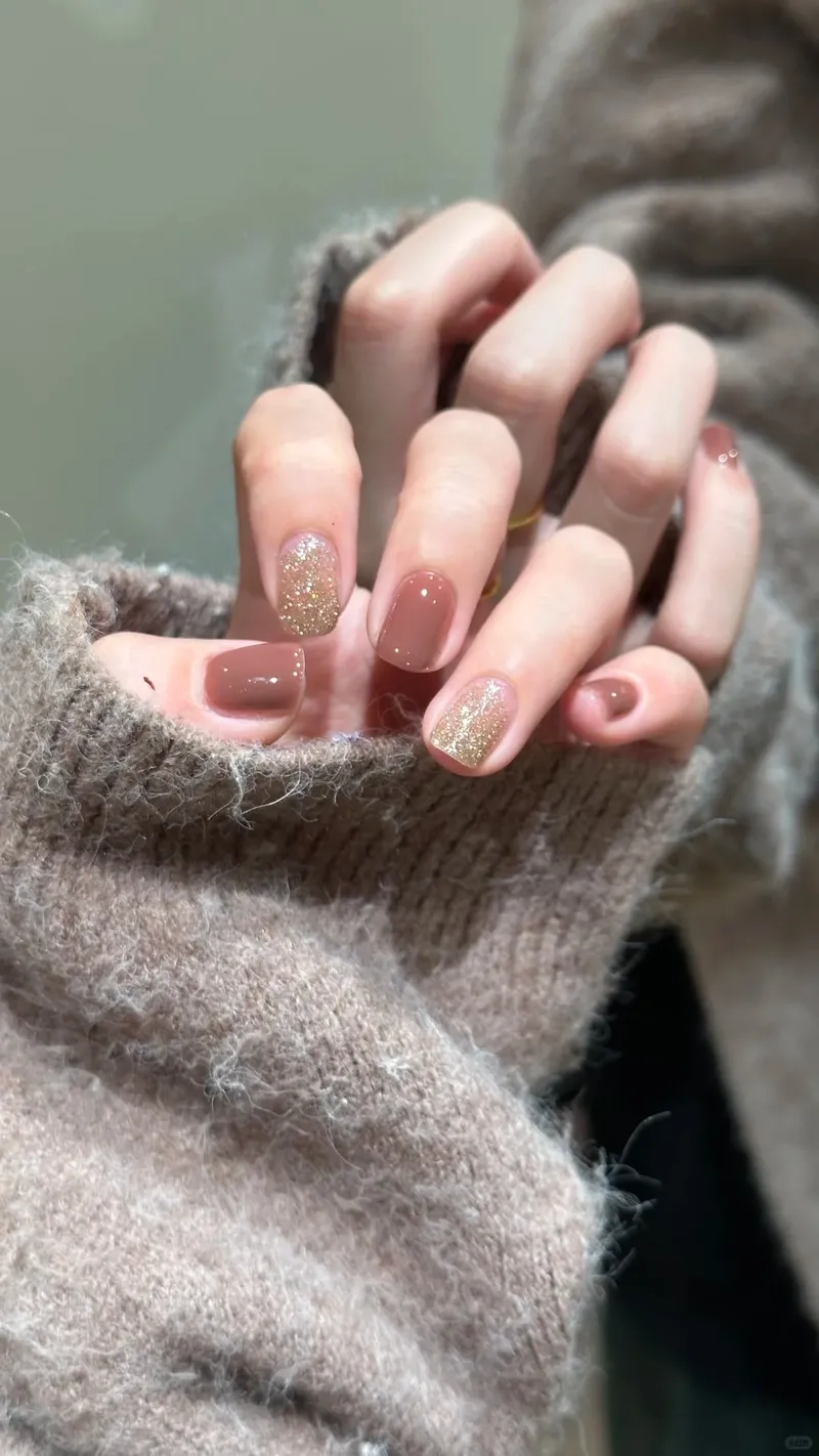 Phong cách thời thượng với màu sơn móng tôn da hợp mọi da