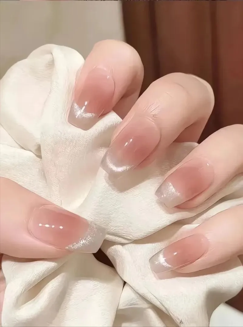 Đẹp rạng rỡ cùng móng tay tôn da dễ phối đồ