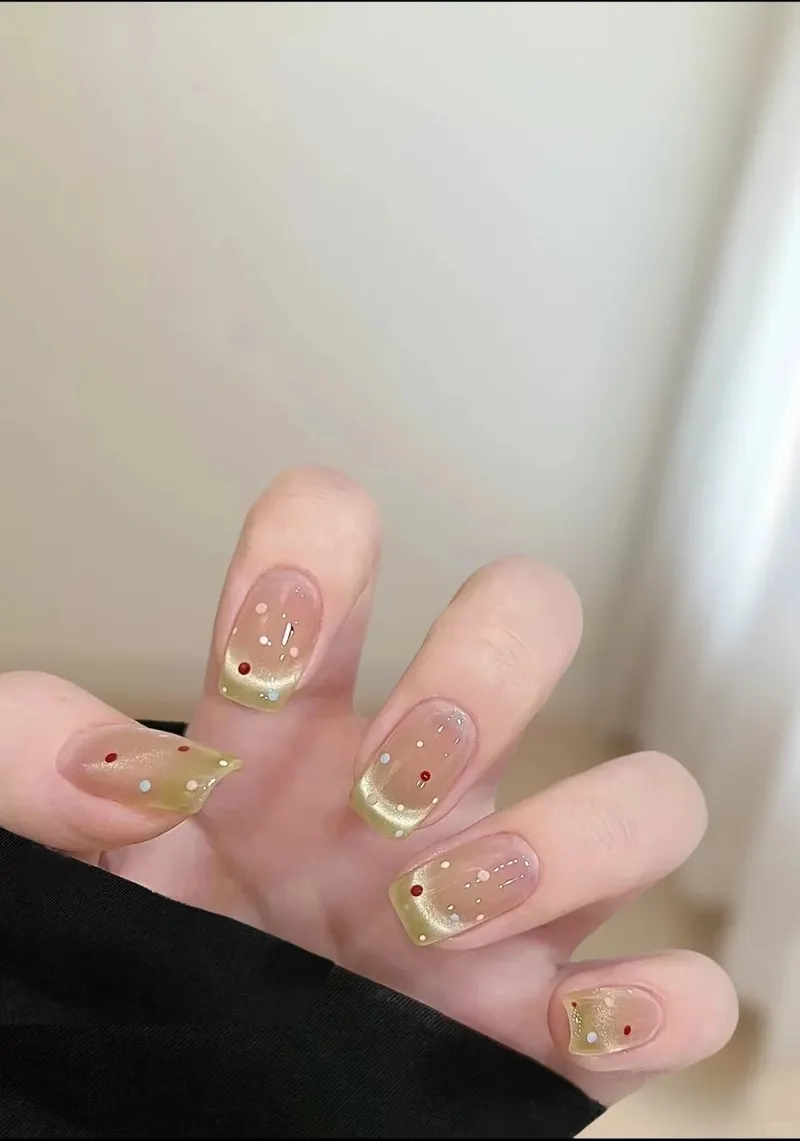 Sơn đầu móng đẹp mang đến vẻ sang trọng nhẹ nhàng