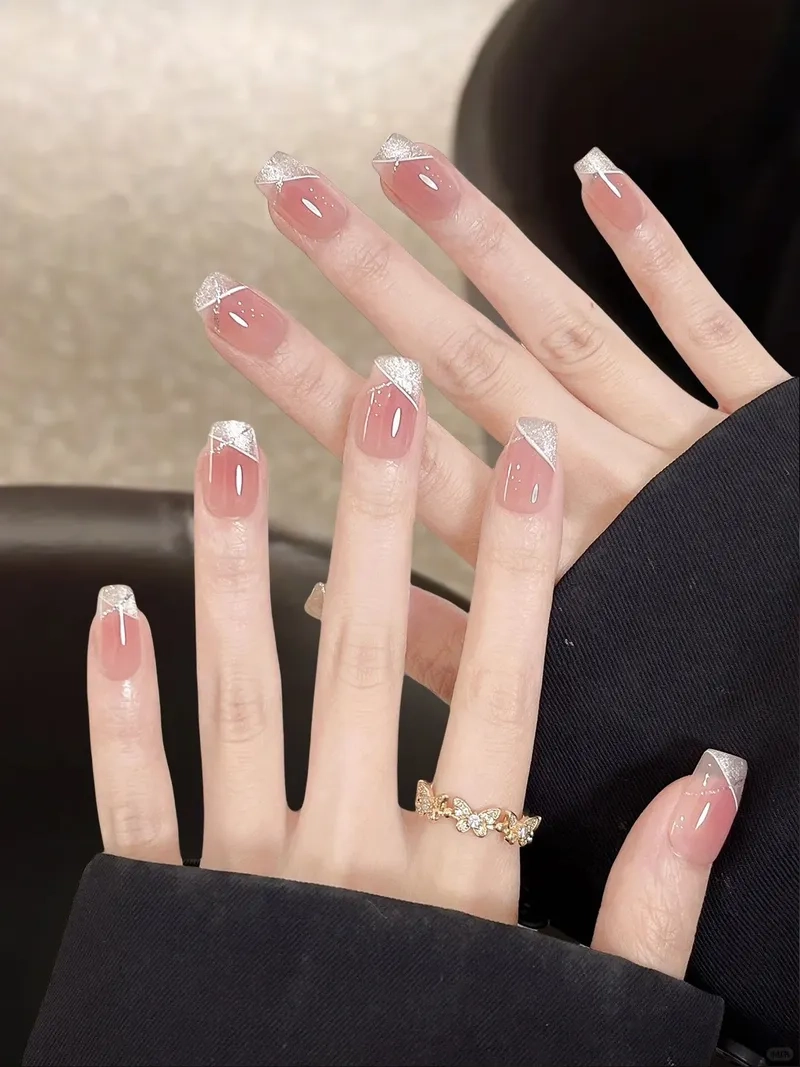 Vẽ đầu móng tinh xảo tạo điểm nhấn riêng biệt