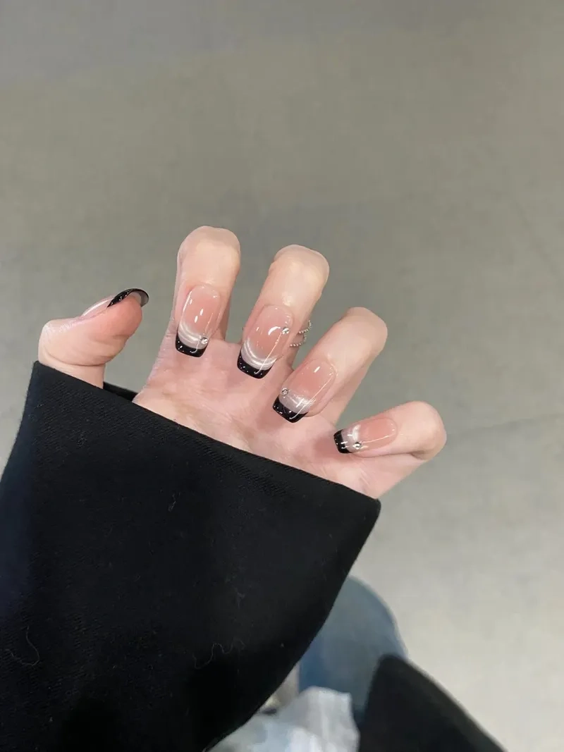 Dẫn đầu xu hướng cùng nail vẽ đầu móng thời thượng