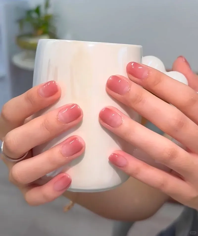 Mỗi ngày đều nổi bật với móng tay ngắn đẹp