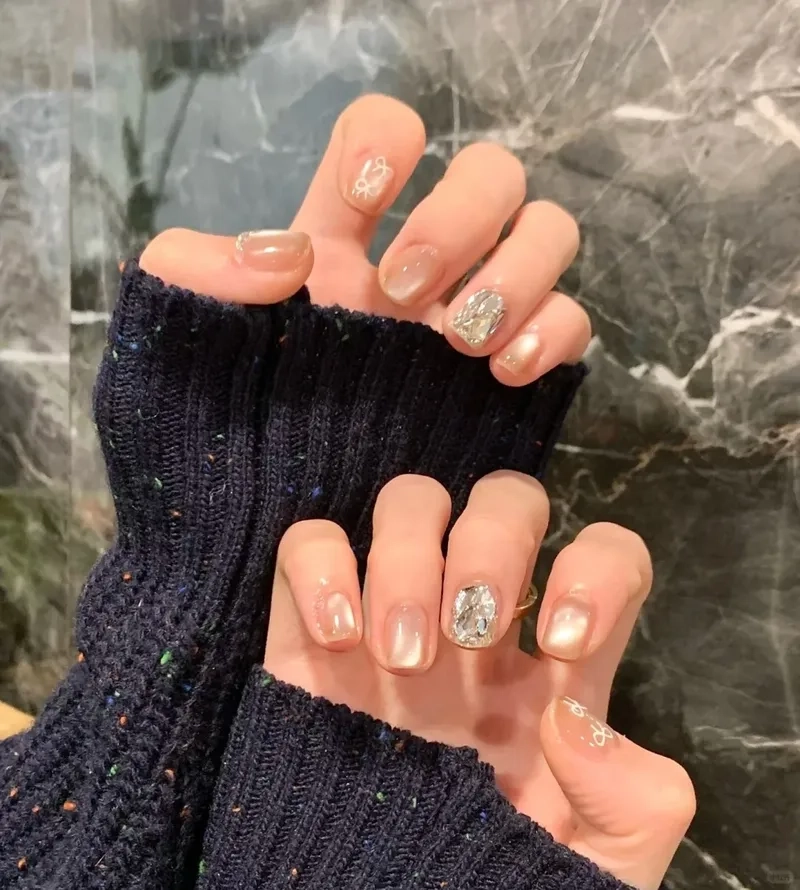 Mùa hè này nàng hãy thử ngay mẫu nail ngắn cute