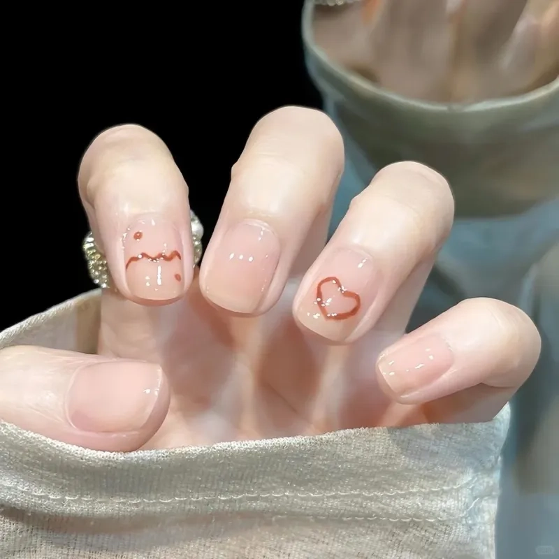 Kiểu sơn móng tay ngắn đa dạng cho nàng lựa chọn dễ dàng