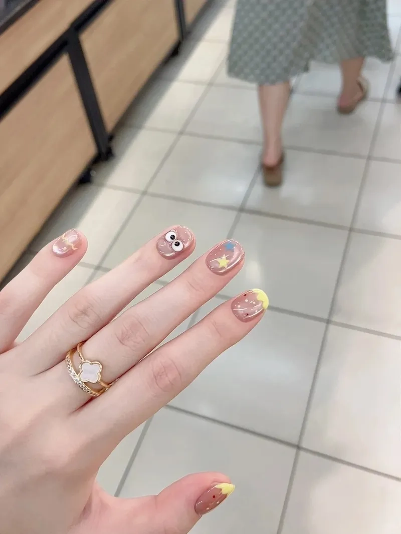 Mẫu móng ngắn tết nổi bật cho mùa lễ hội sắp tới