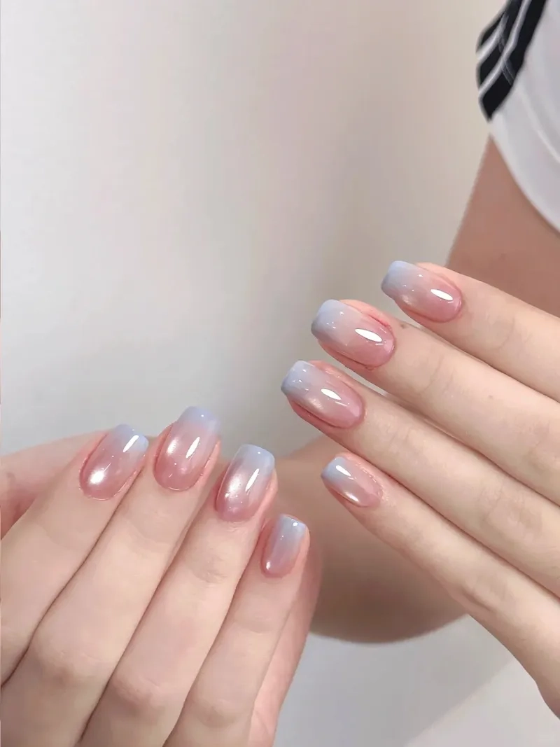 Mẫu nail cho ngón tay ngắn tôn lên vẻ đáng yêu dịu dàng