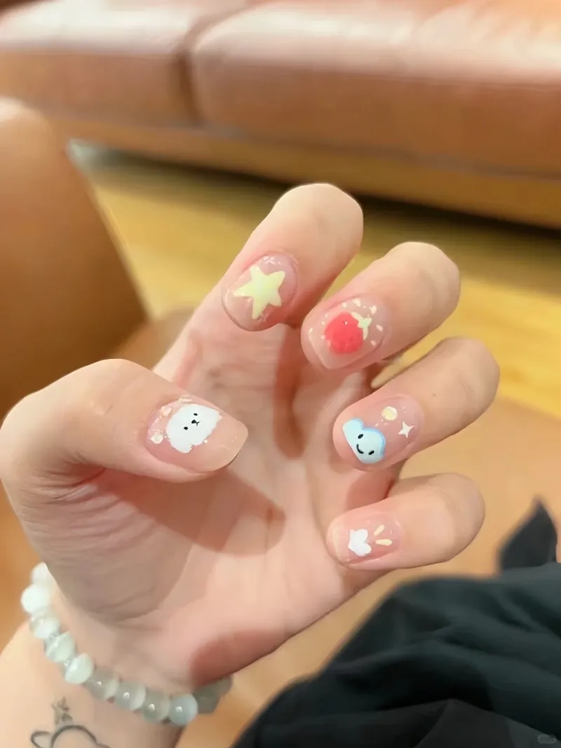 Mẫu nail móng ngắn đẹp cho bạn sự tự tin tỏa sáng