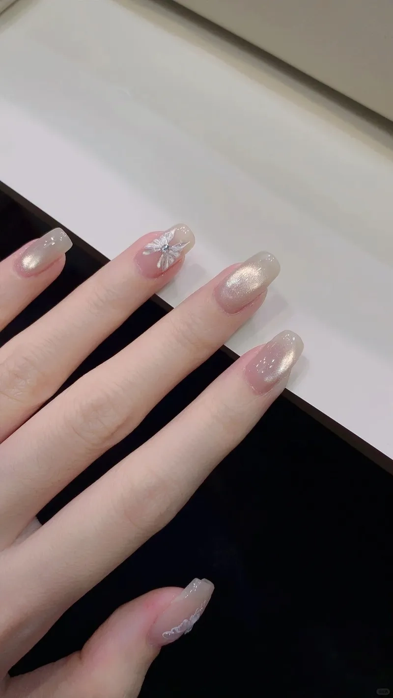 Nail cho móng tay ngắn tạo phong cách mới lạ độc đáo