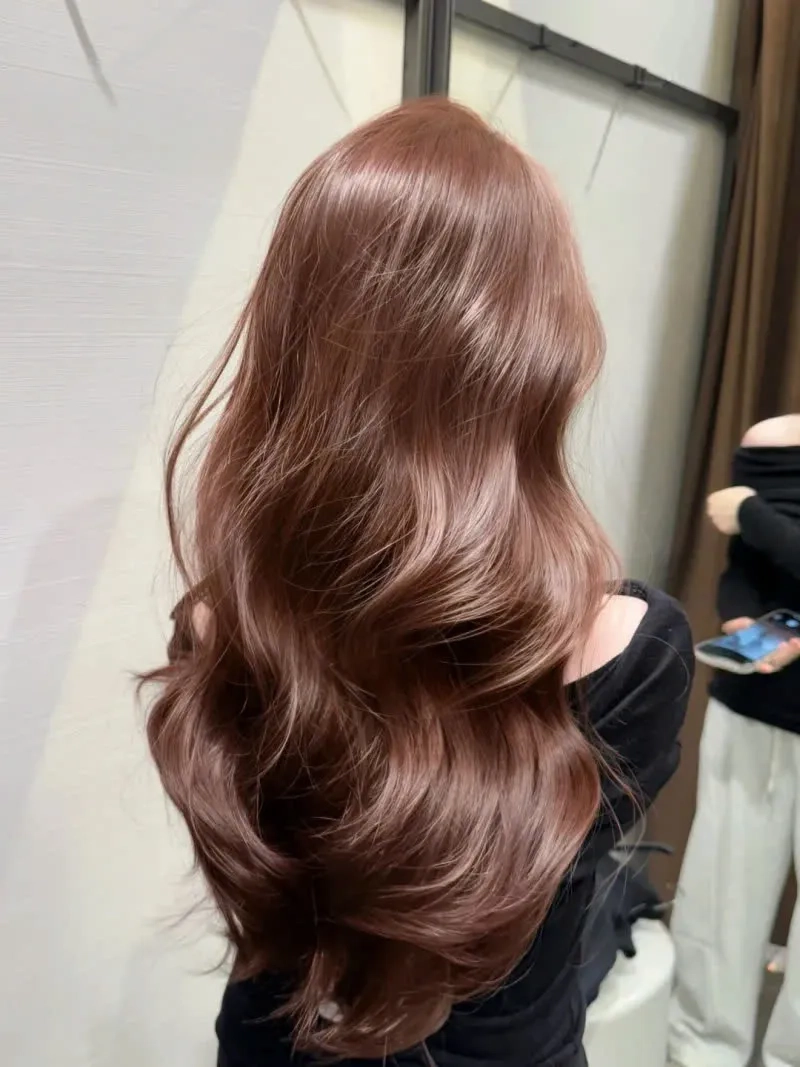 Đổi mới phong cách cá tính với tóc nhuộm màu nâu socola