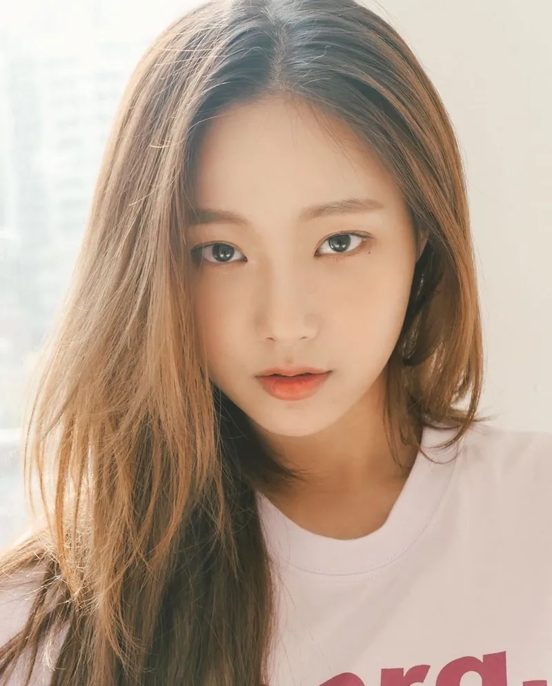 Tóc thời thượng cùng màu nâu hạt dẻ khói cá tính