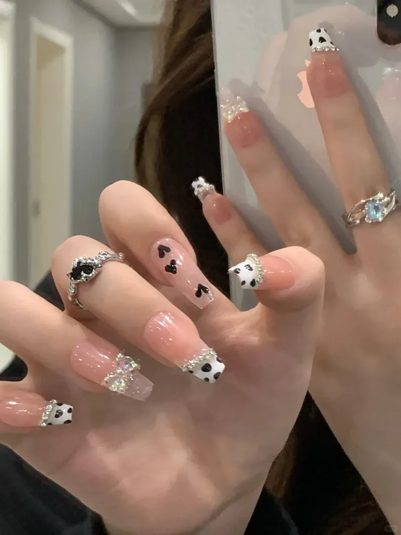 Khám phá sự dễ thương với bò sữa nail hợp mọi phong cách