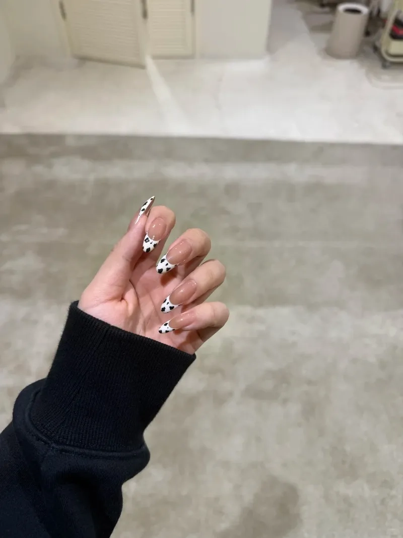 Tỏa sáng rạng ngời cùng mẫu móng tay đẹp bò sữa thu hút