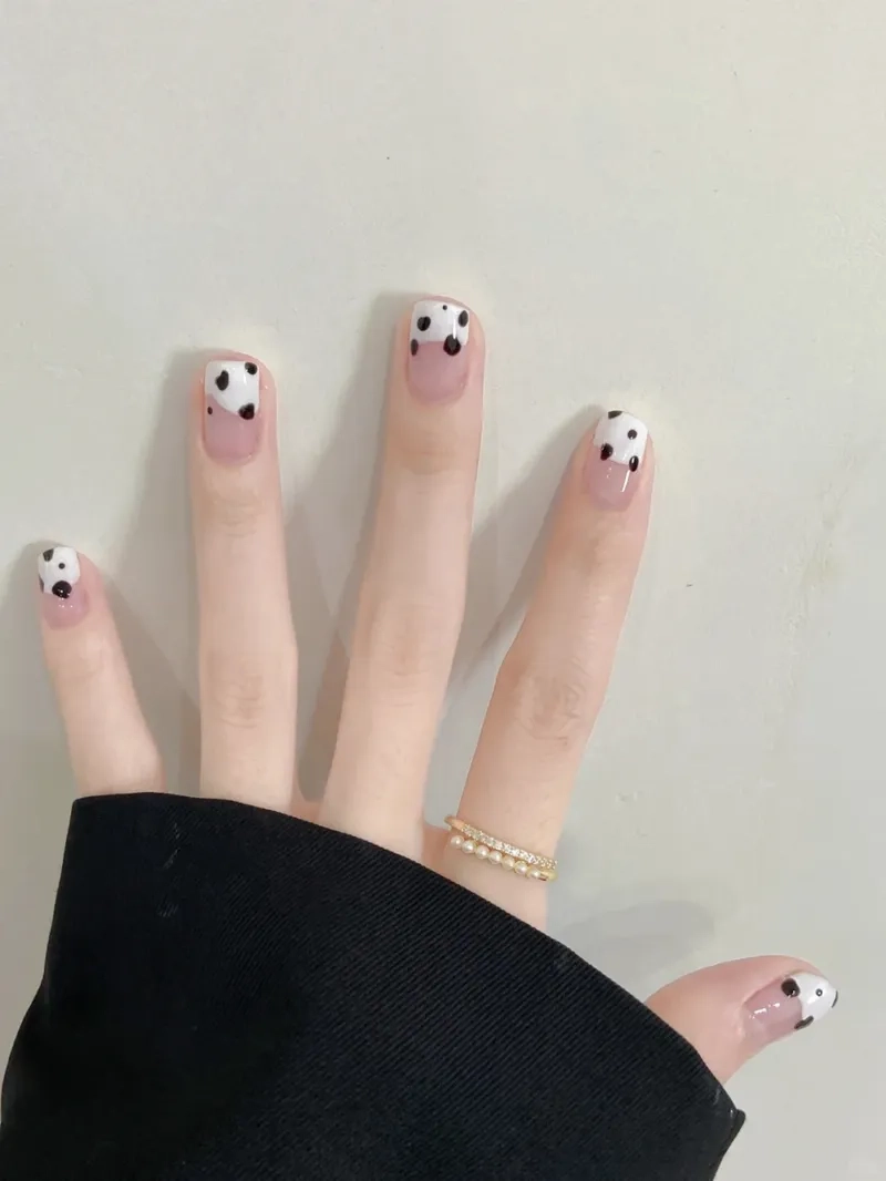 Bộ móng hoàn hảo với thiết kế mẫu vẽ bò sữa độc đáo