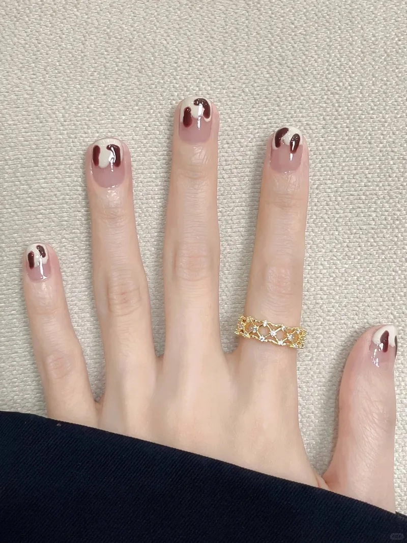 Móng tay giả cũng sành điệu với nail giả bò sữa trendy