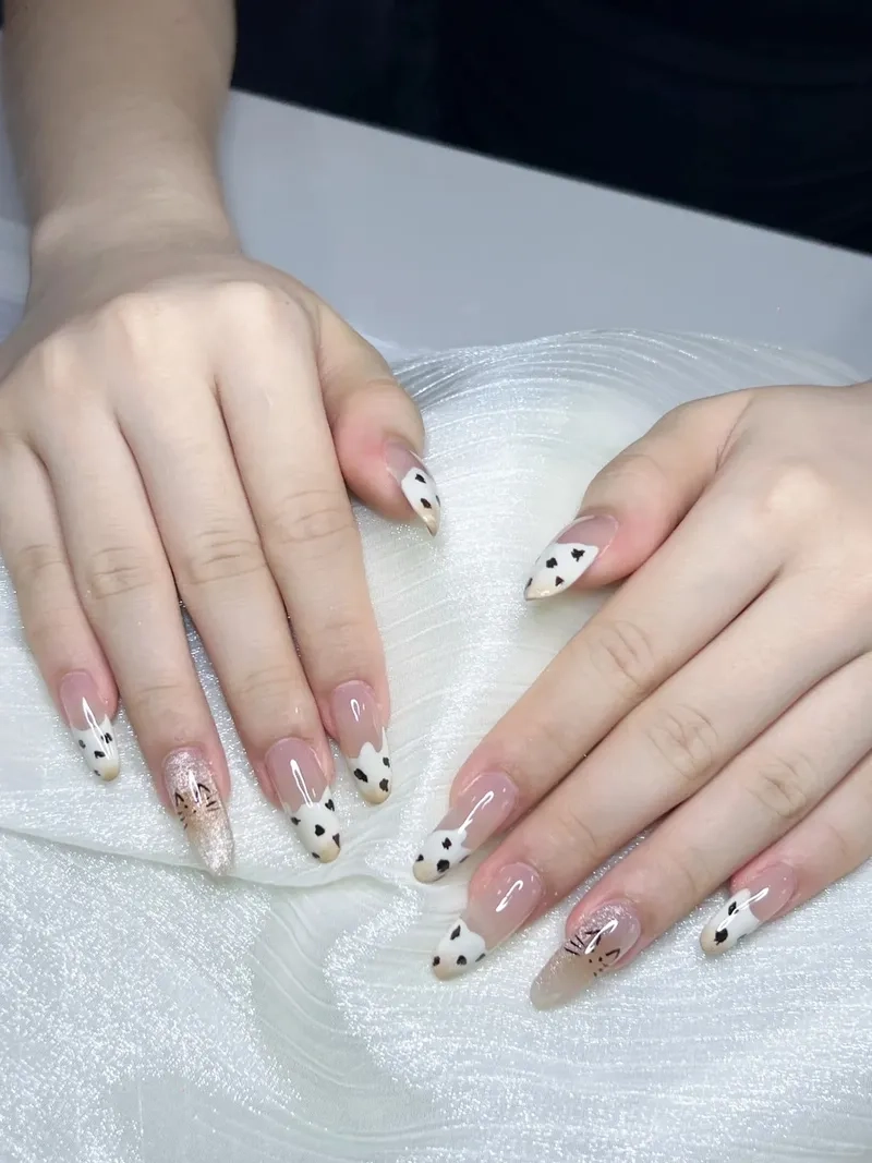 Tỏa sáng với các mẫu nail đẹp bò sữa được yêu thích nhất