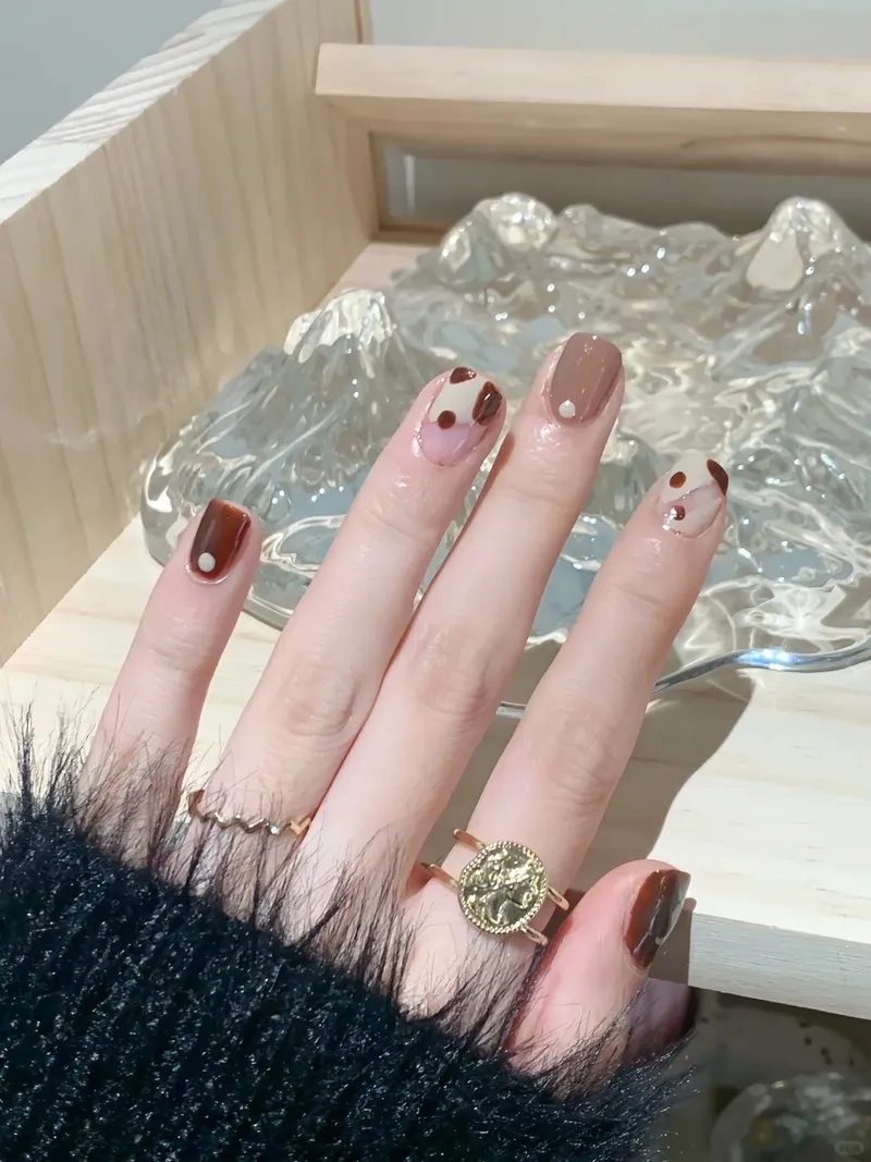 Khám phá sự mới mẻ với những mẫu nail bò sữa đa dạng kiểu dáng