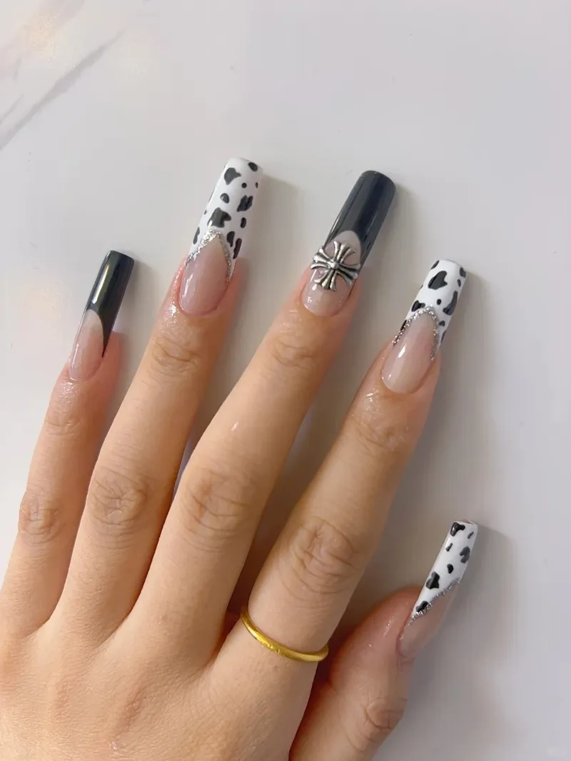 Phong cách tinh tế với các mẫu sơn móng tay kiểu bò sữa sáng tạo