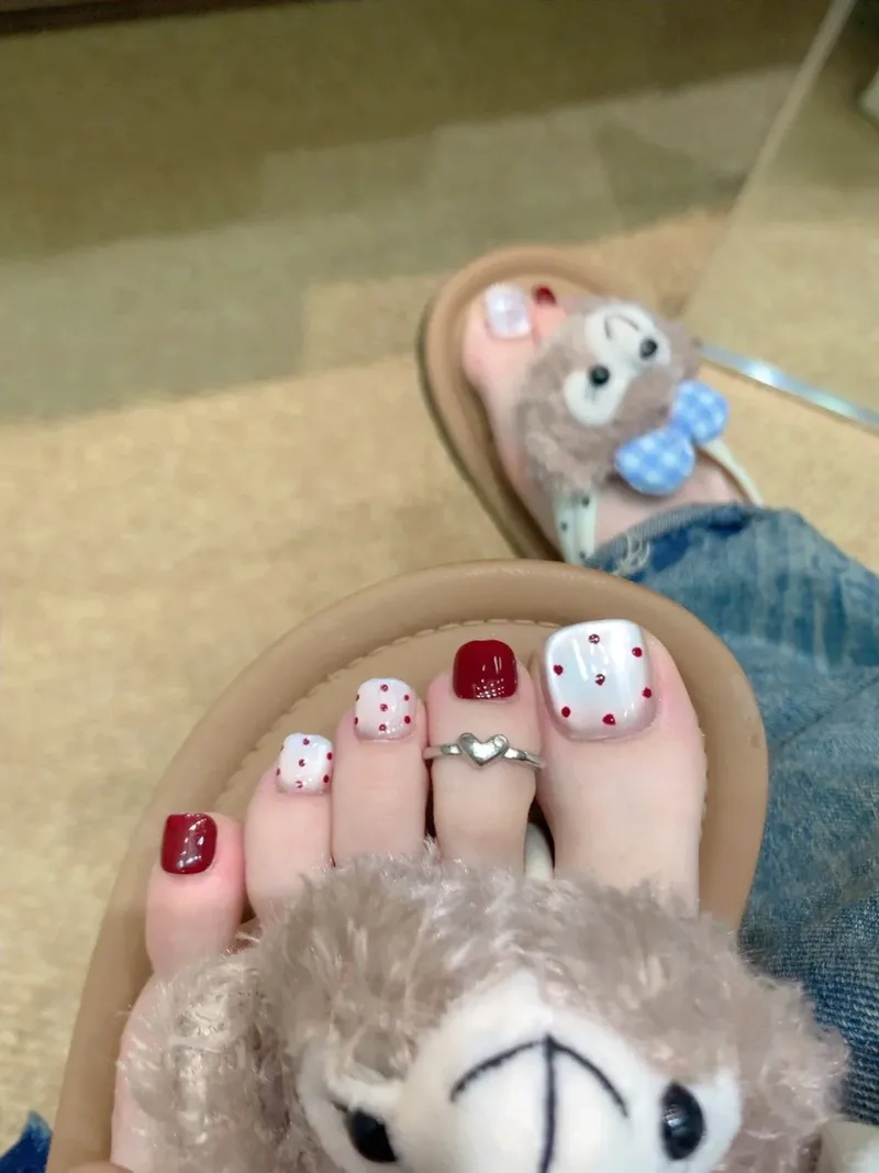 Sắc đỏ mận cá tính trong bộ sưu tập nail đỏ mận đẹp nhất