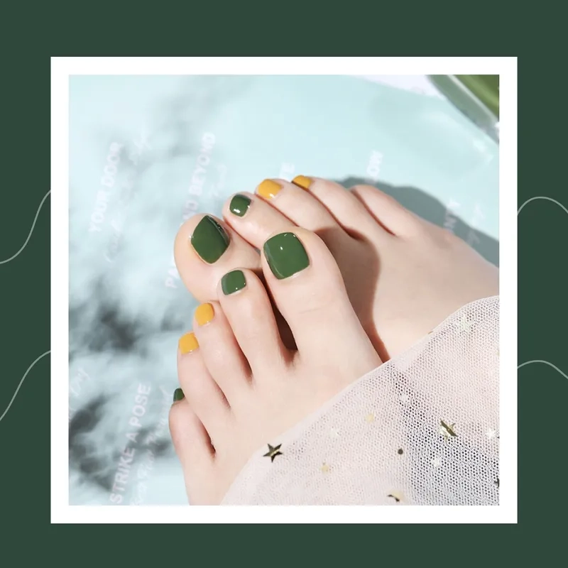 Biến hóa nhẹ nhàng với mẫu nail chân màu xanh rêu sành điệu