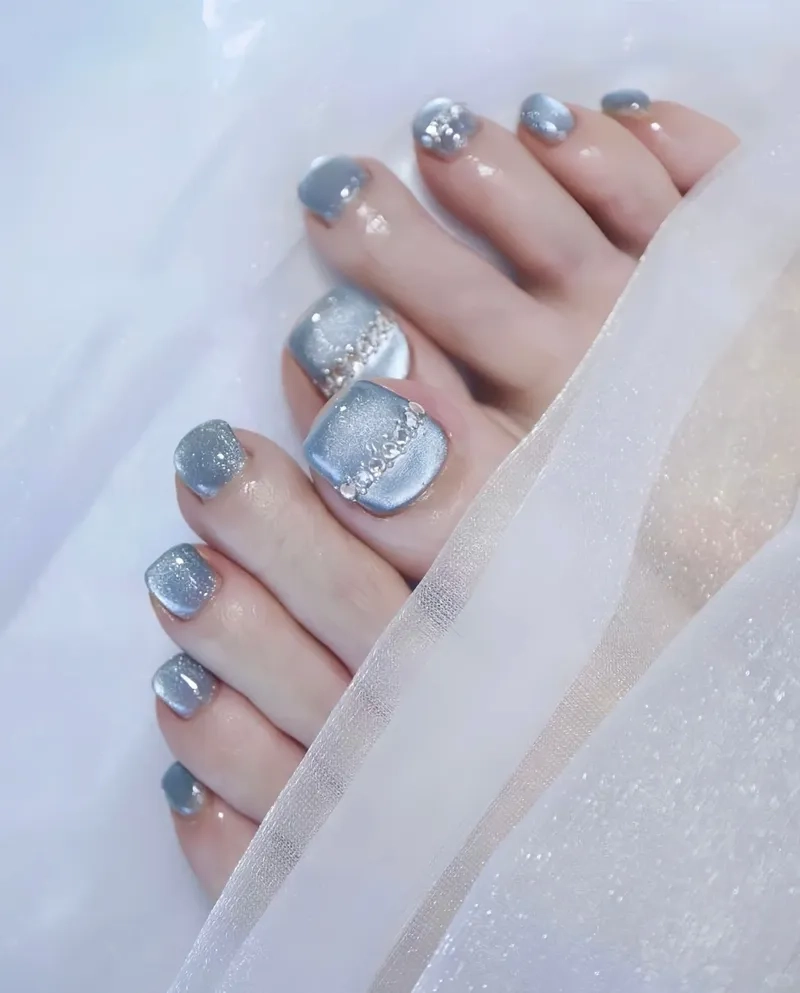 Thu hút mọi ánh nhìn với mẫu móng chân đẹp màu xanh dương