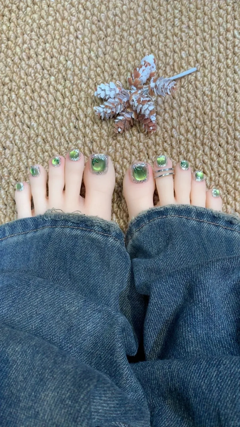 Mẫu nail chân xanh ngọc hợp mọi phong cách từ nhẹ nhàng đến sang