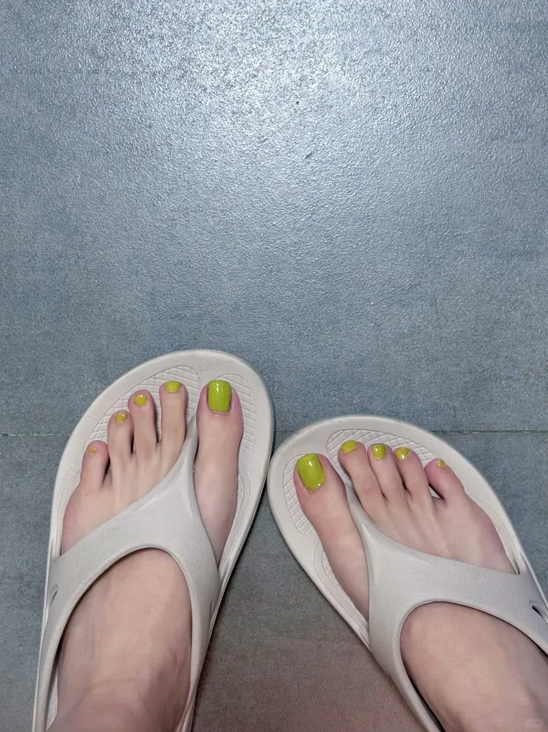 Nail chân xanh lá mang hơi thở thiên nhiên vào từng bước đi