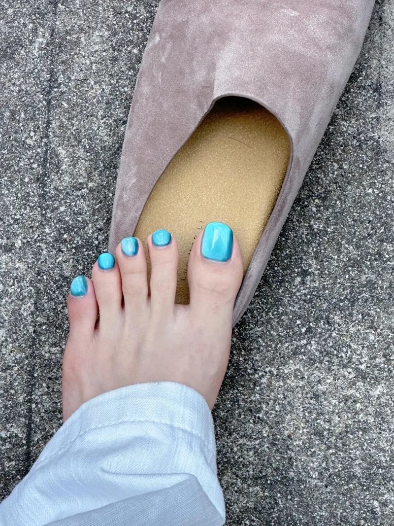 Bền màu và sáng bóng với sơn gel chân thời thượng