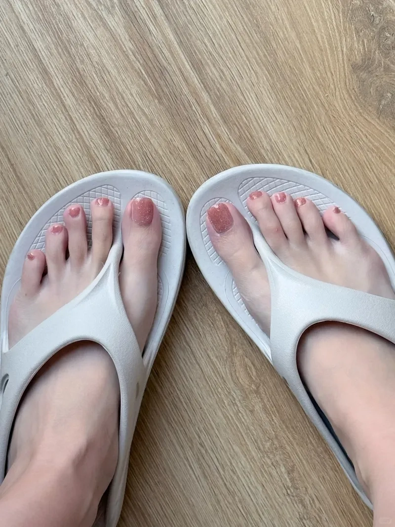 Phong cách đa dạng từ mẫu móng chân sơn gel