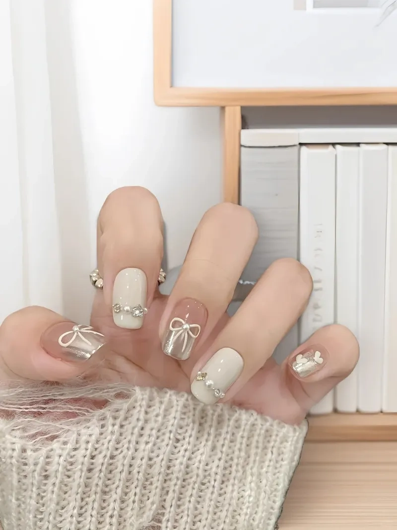 Tỏa sáng mọi ánh nhìn với móng tay đẹp đính nơ