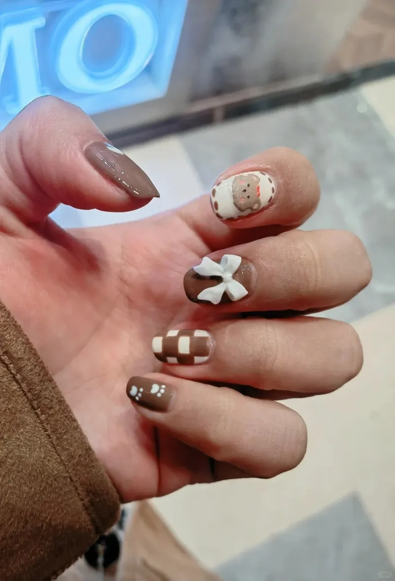 Phá cách tinh tế với móng đính nơ nổi bật