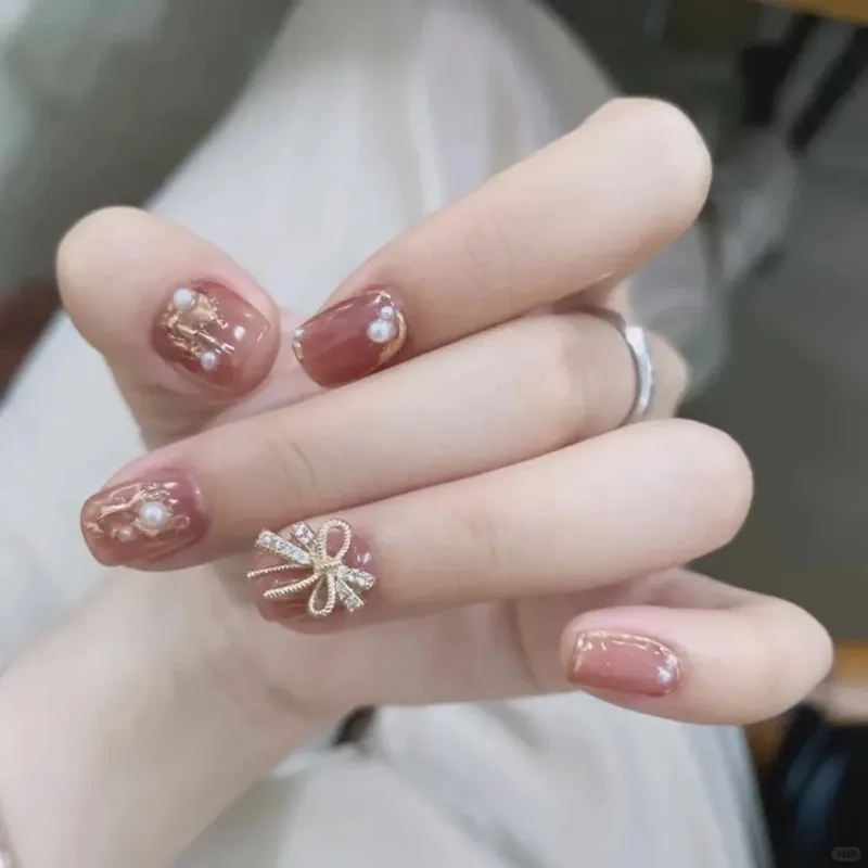 Tỏa sáng quyến rũ cùng nail xinh đính nơ
