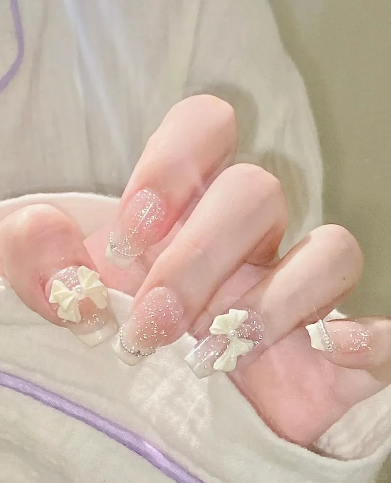 Tinh tế và đơn giản với nail đính nơ đơn giản