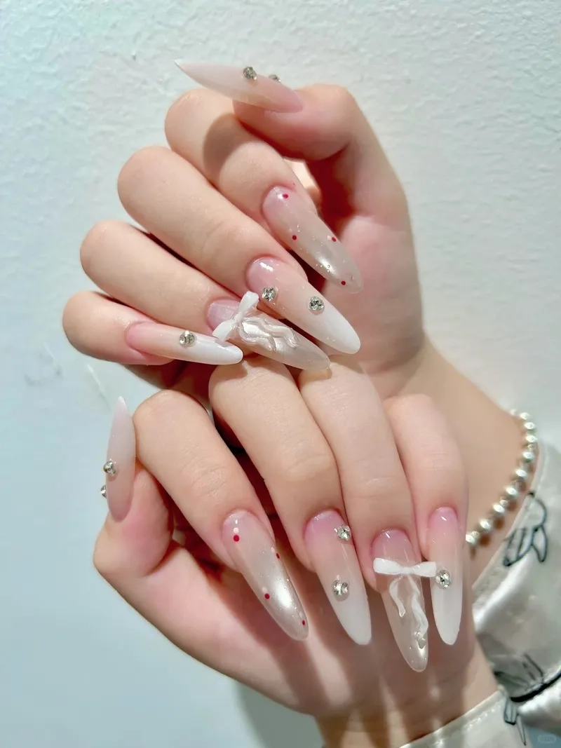 Vẻ đẹp thanh lịch từ nơ đính móng nữ tính