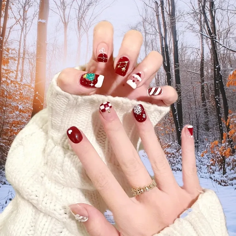 Thể hiện cá tính với mẫu vẽ móng giáng sinh sáng tạo độc đáo