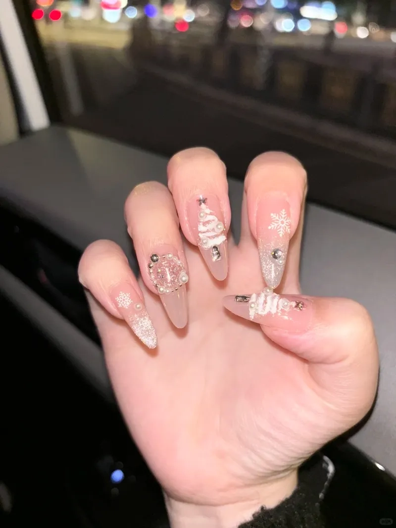 Lộng lẫy hơn với mẫu nail noel đẹp chuẩn xu hướng mới nhất