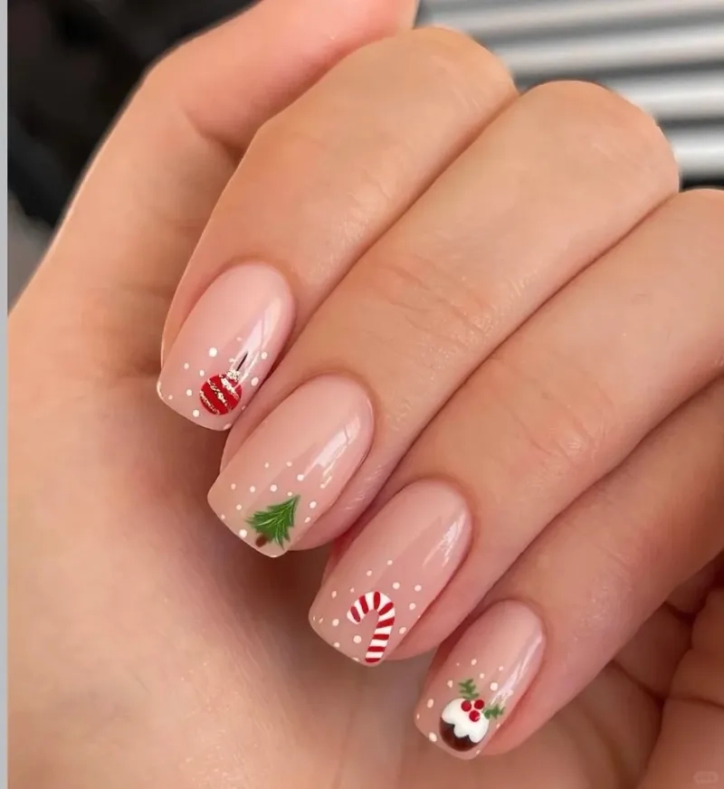 Tinh tế nhẹ nhàng với móng noel đơn giản cho ngày lễ