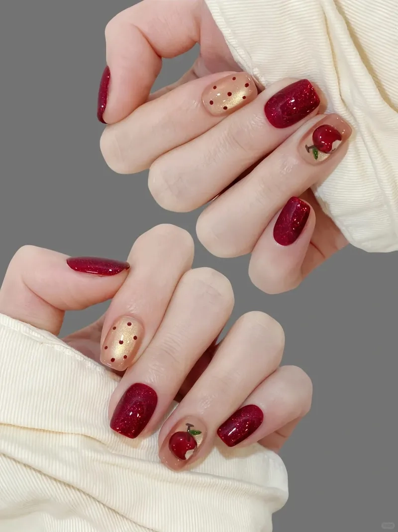 Xinh xắn với móng tay giả noel dễ thương đáng yêu