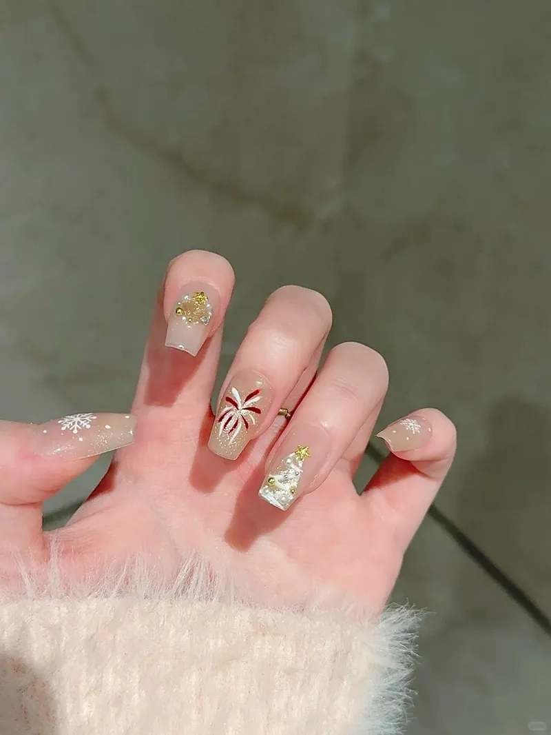 Sáng tạo với móng tay hình noel cực kỳ nổi bật