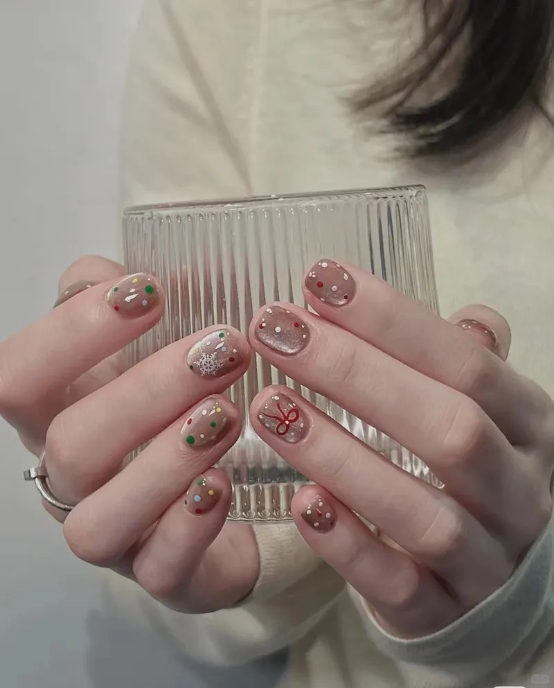 Tinh tế và xinh đẹp với móng tay đẹp cho noel