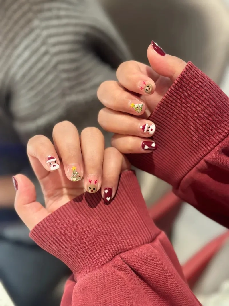 Rạng rỡ cùng móng tay đẹp giáng sinh lung linh