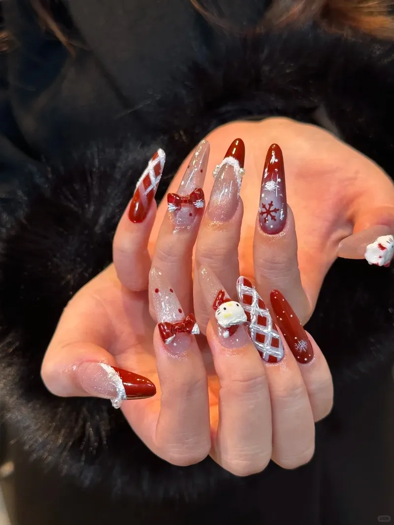 Mùa lễ thêm vui với móng tay đẹp noel nổi bật