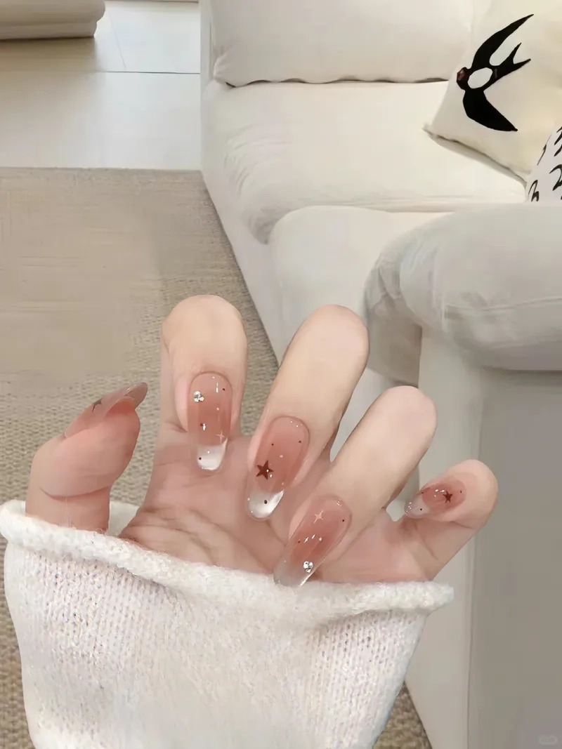 Tinh tế và sành điệu với mẫu móng chơi noel