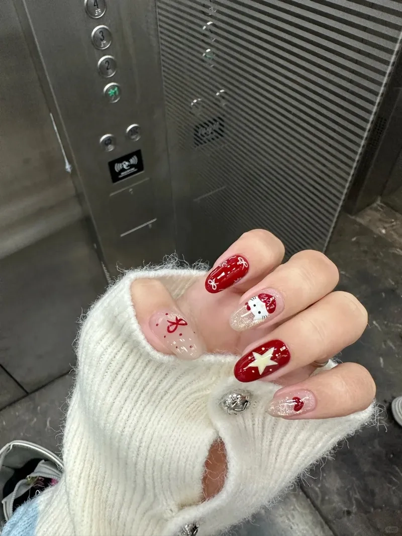 Sành điệu không ngừng với mẫu nail cho noel