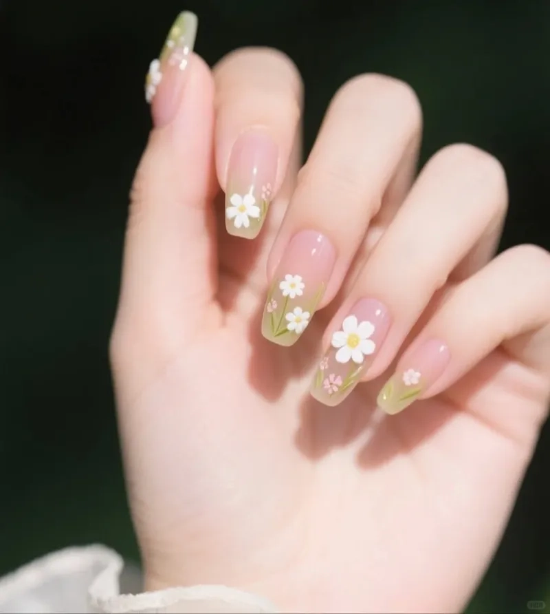 Thanh lịch với mẫu nail hoa cúc hoạ mi nhẹ nhàng