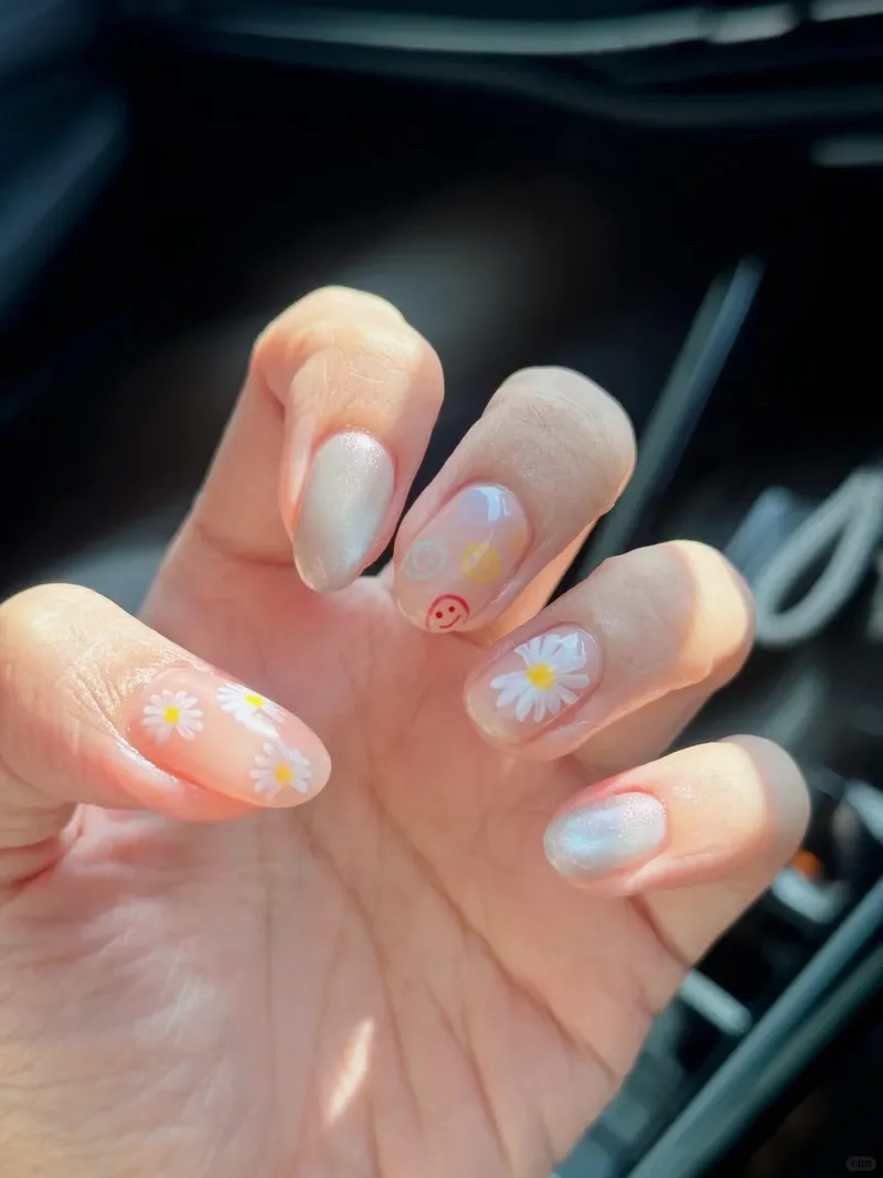 Khám phá nét đẹp thanh khiết với nail cúc hoạ mi