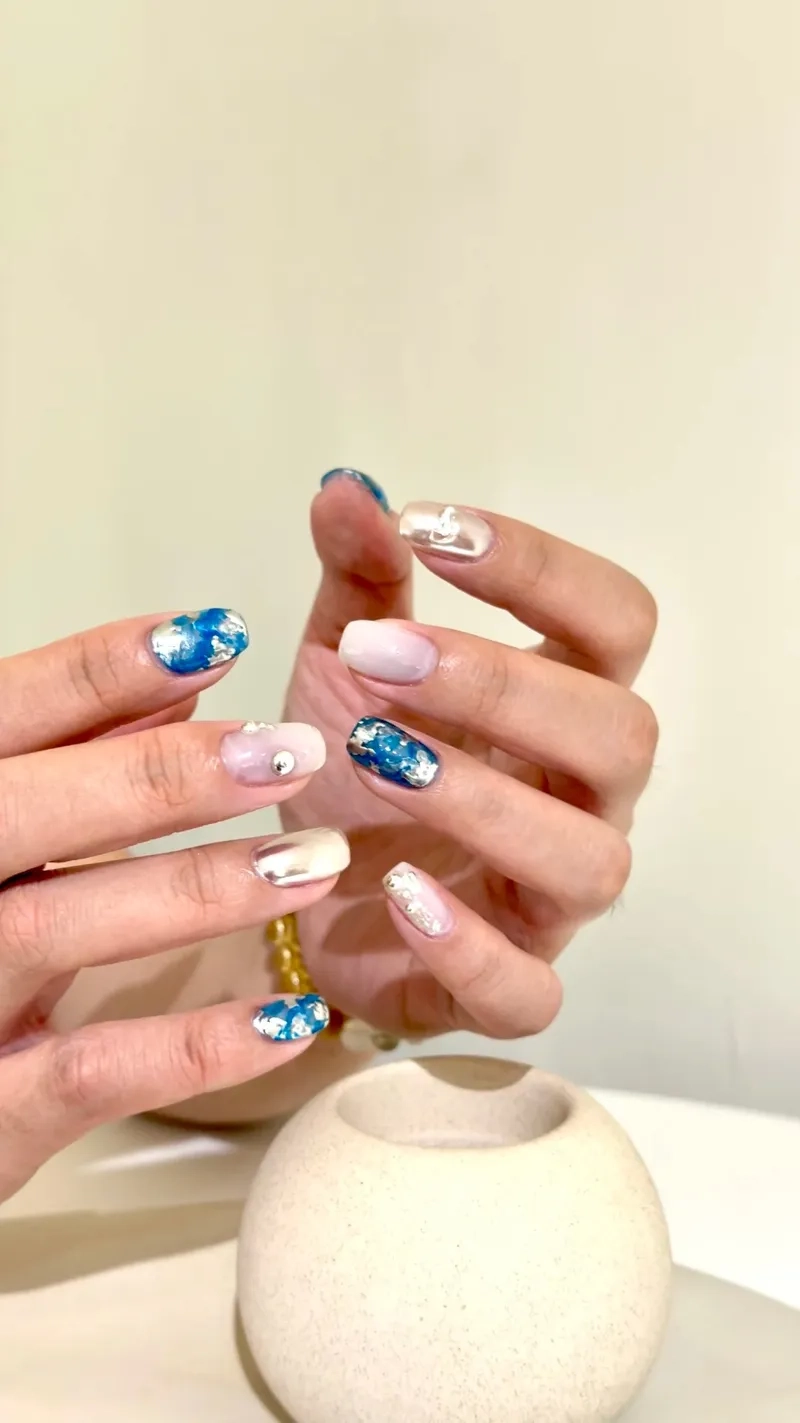 Tinh tế và lạ mắt với màu nail loang cồn